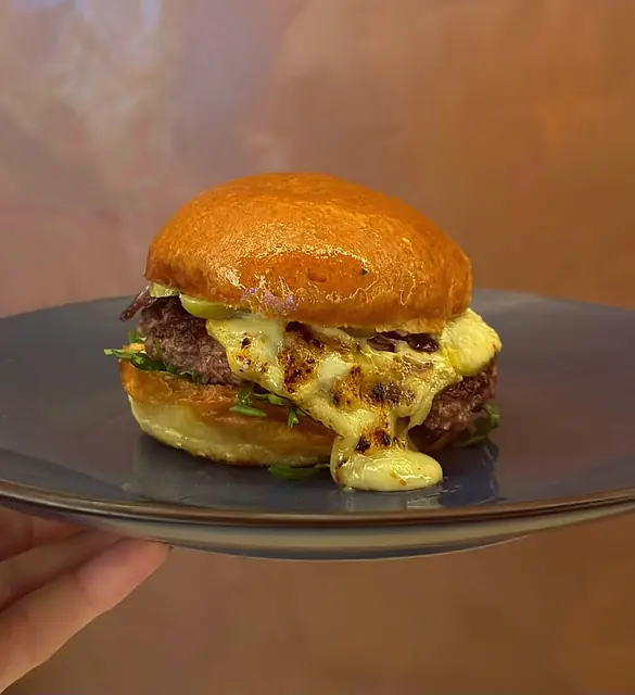 Raclette burger — Well Beef Zlín