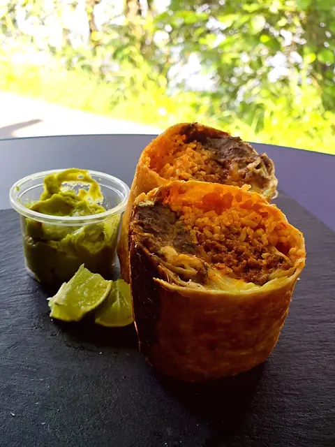 Burrito s guacamole a limetkou