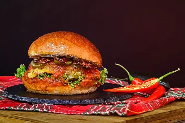 Burger s chilli papričkami