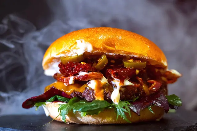 Chilli Cheese burger s jalapeños