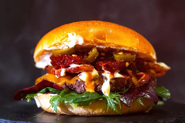 Chilli Cheese burger — Well Beef Zlín
